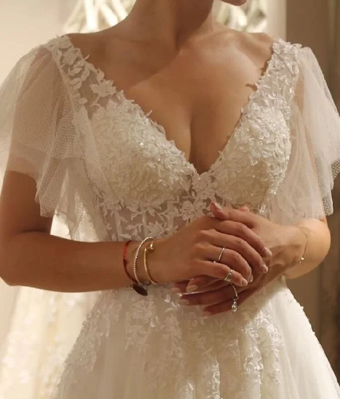 Women's Stylish Casual Garments A Line Wedding Dresses V-Neck Lace Appliques Floor Length Wedding Gown Bridal Gown        S6437