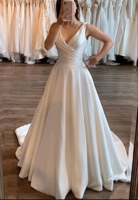 Women's Seasonal Wardrobe Clothing Princess A Line Wedding Dresses Classic V-Neck Ruched Pleat Satin Long Wedding Gown        S3807