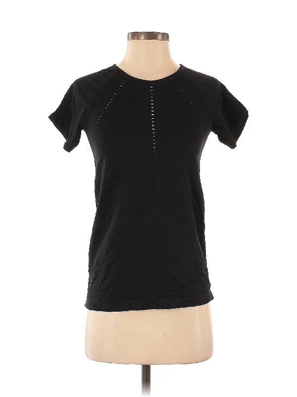 Women's Vintage-Inspired Outfit Active T Shirt