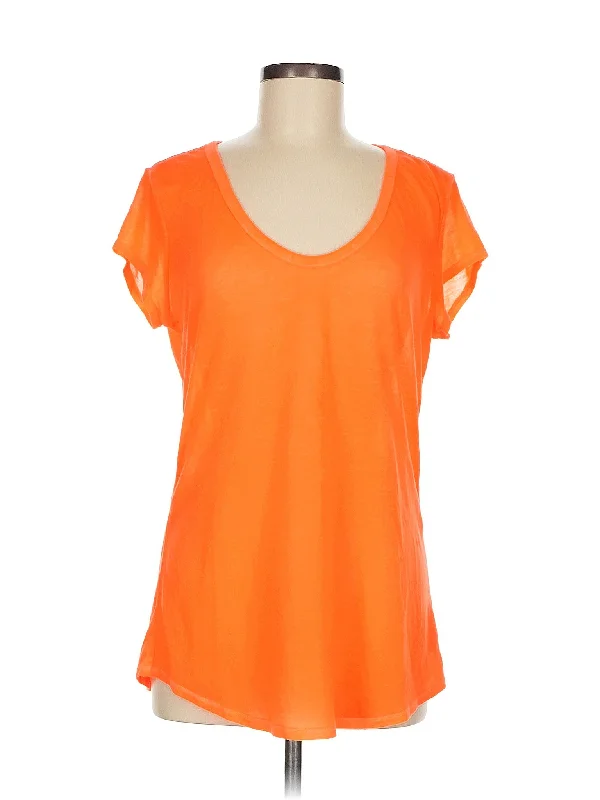 Modern Women's Outfit Active T Shirt